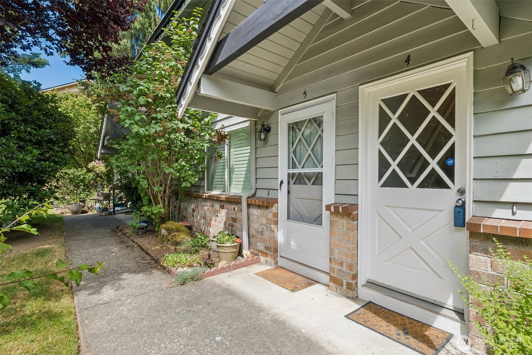7909 218th Street Southwest, Unit 4 Edmonds, WA 98026 - Photo 3 of 28