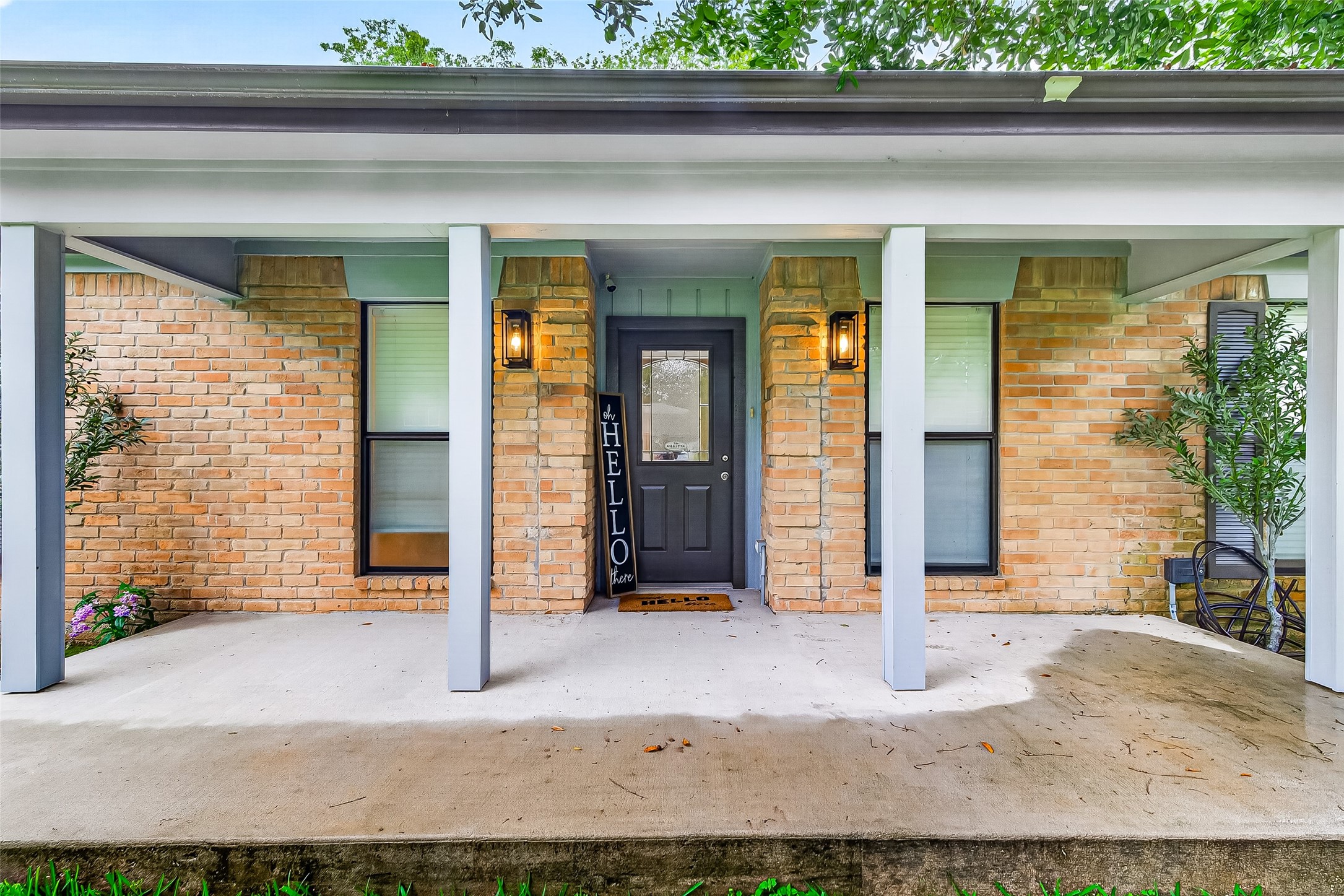 548 Brandon Road Conroe, TX 77302 - Photo 2 of 37 This lovely and charming front porch welcomes you home