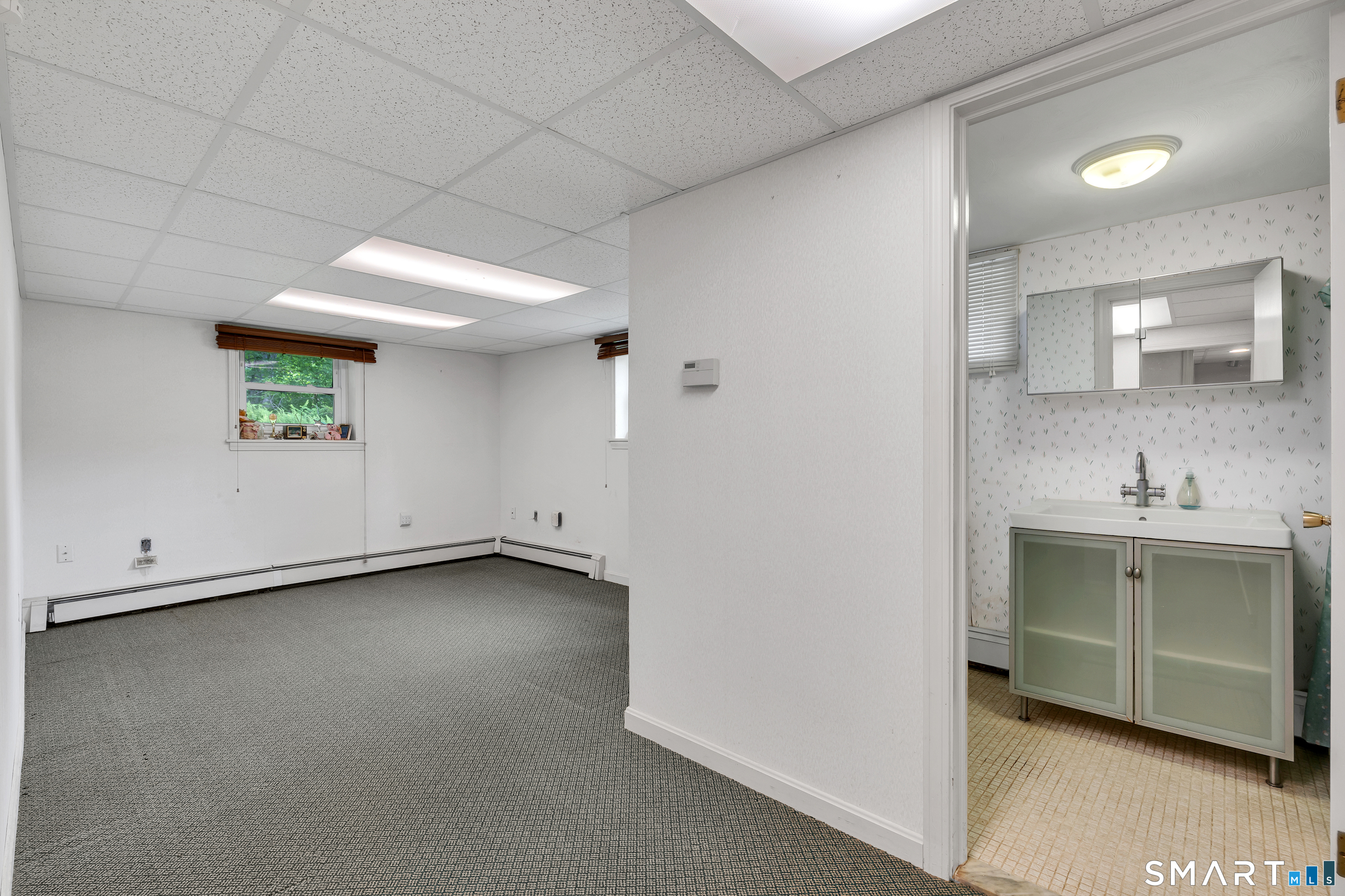 688 Raymond Hill Road Montville, CT 06370 - Photo 26 of 40