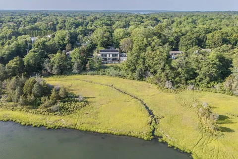 $7,200,000 | 4 3rd Street, Sag Harbor, NY 11963