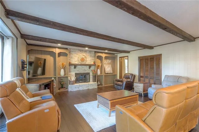 $525,000 | 9504 West 104th Street, Overland Park, KS 66212