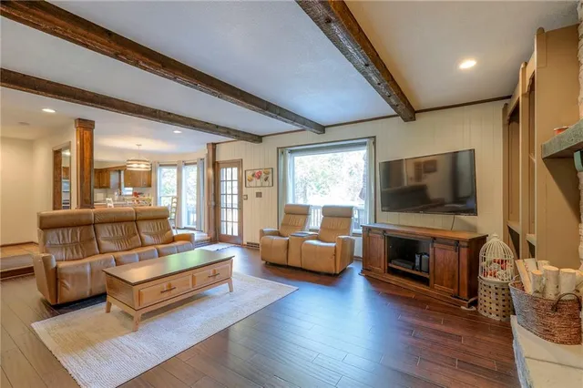 $525,000 | 9504 West 104th Street, Overland Park, KS 66212