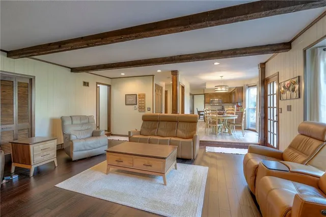 $525,000 | 9504 West 104th Street, Overland Park, KS 66212