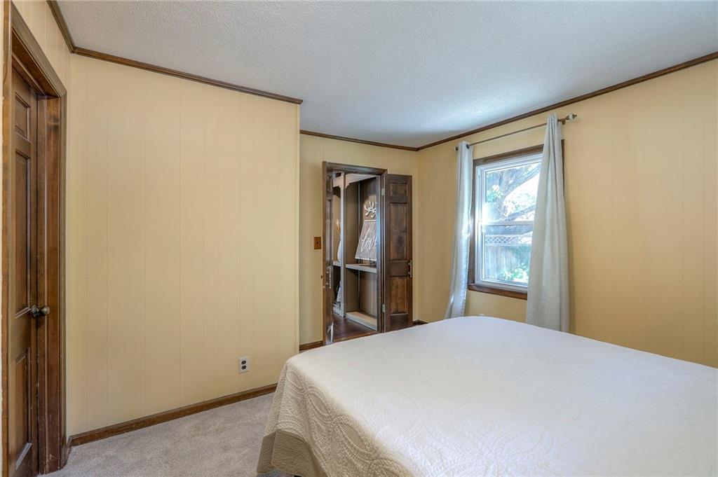 9504 West 104th Street Overland Park, KS 66212 - Photo 19 of 43