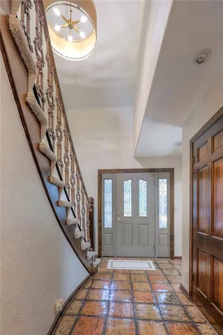 $525,000 | 9504 West 104th Street, Overland Park, KS 66212