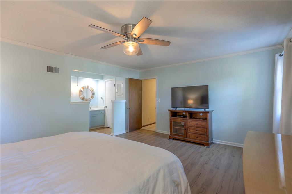 9504 West 104th Street Overland Park, KS 66212 - Photo 24 of 43