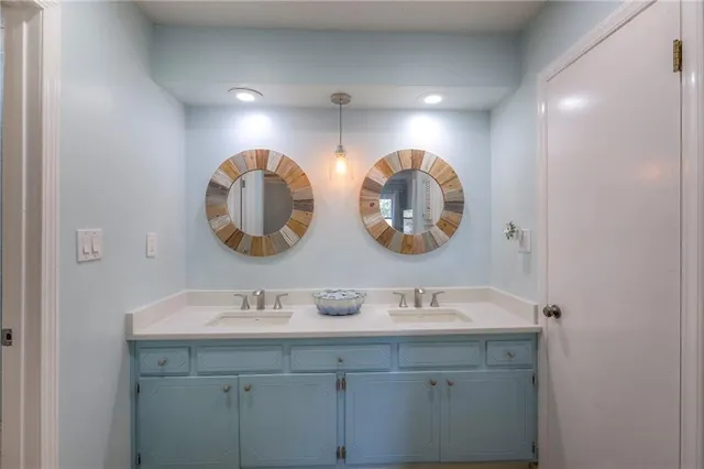 $525,000 | 9504 West 104th Street, Overland Park, KS 66212