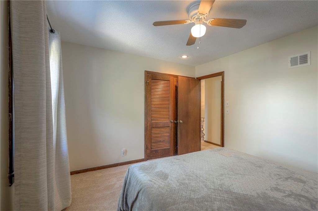 9504 West 104th Street Overland Park, KS 66212 - Photo 31 of 43