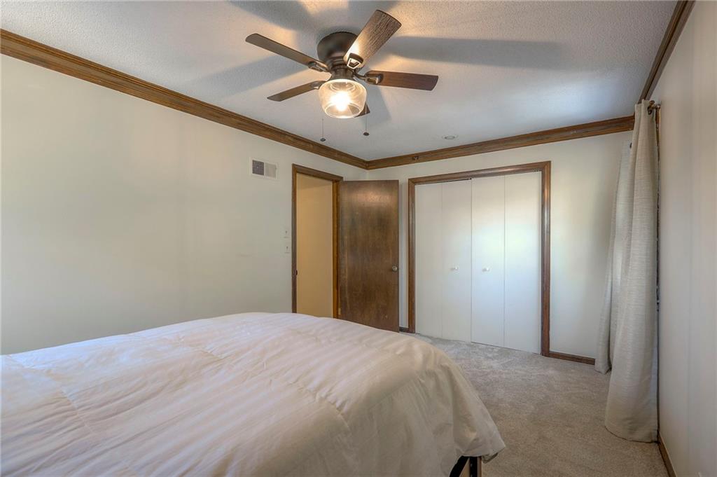 9504 West 104th Street Overland Park, KS 66212 - Photo 32 of 43