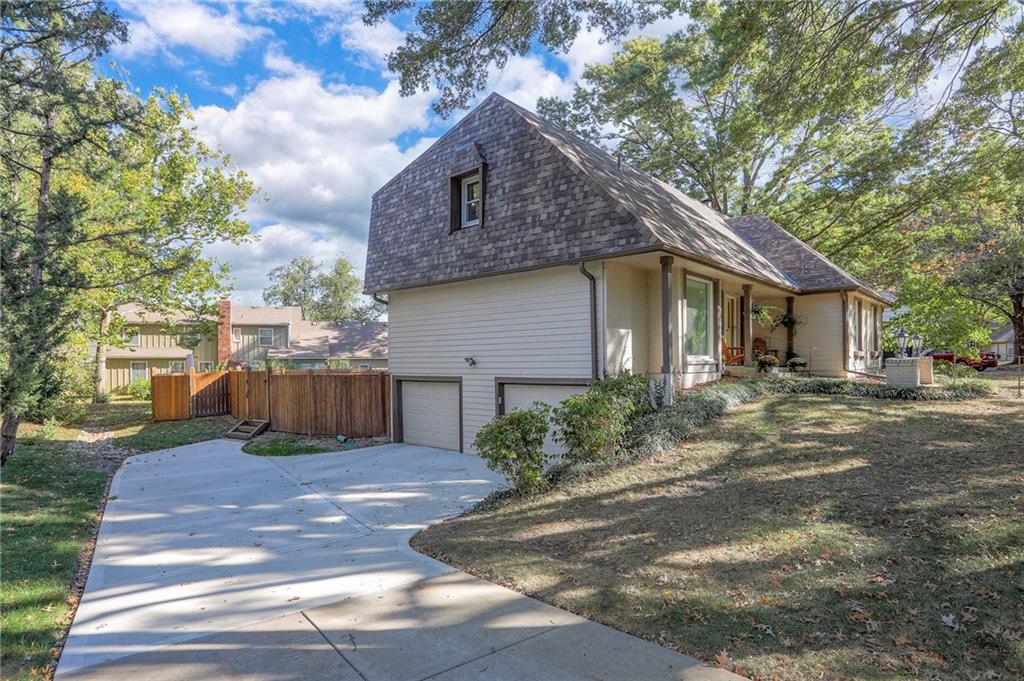 9504 West 104th Street Overland Park, KS 66212 - Photo 34 of 43