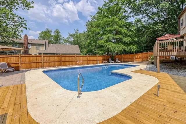 $525,000 | 9504 West 104th Street, Overland Park, KS 66212