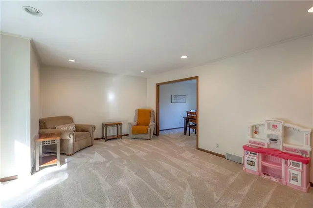 $525,000 | 9504 West 104th Street, Overland Park, KS 66212