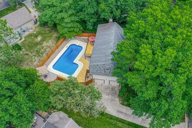 $525,000 | 9504 West 104th Street, Overland Park, KS 66212