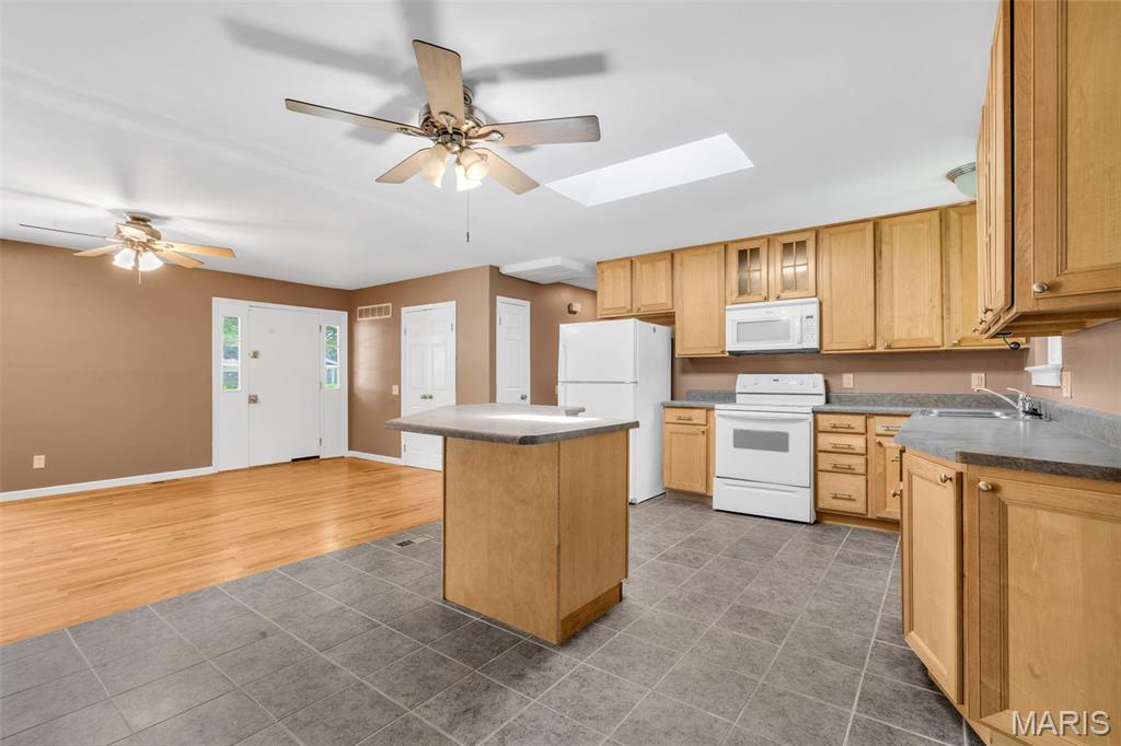 1366 Springhurst Drive Florissant, MO 63031 - Photo 11 of 30