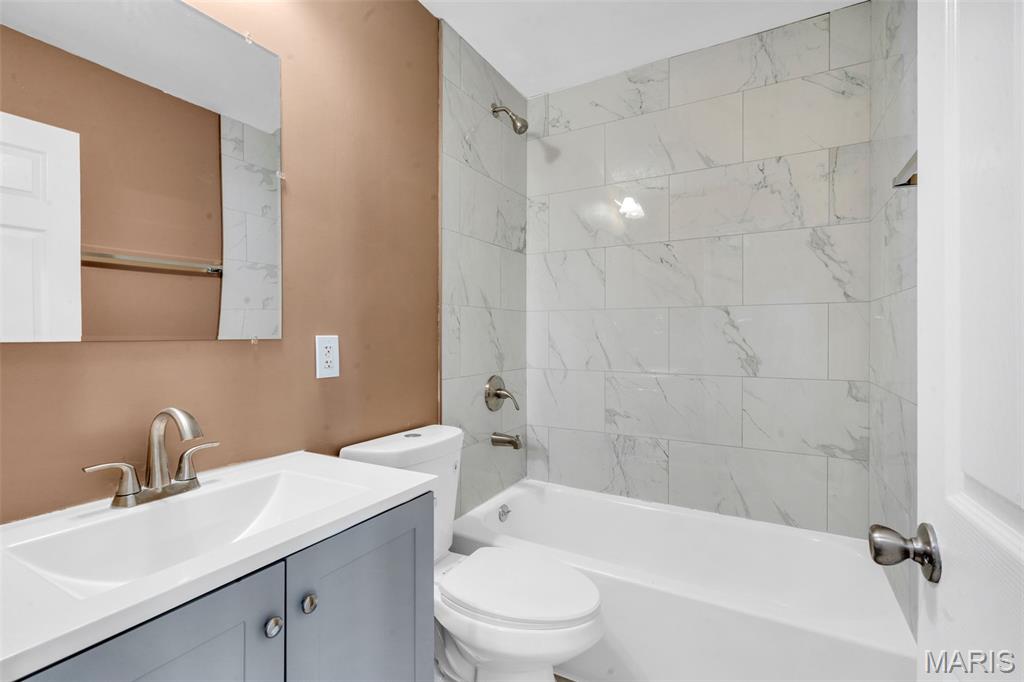 1366 Springhurst Drive Florissant, MO 63031 - Photo 17 of 30