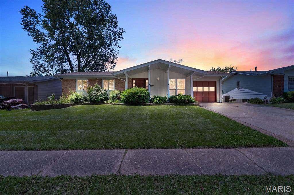 1366 Springhurst Drive Florissant, MO 63031 - Photo 2 of 30