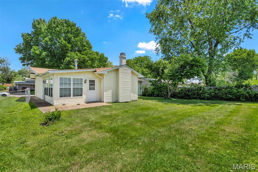 1366 Springhurst Drive Florissant, MO 63031 - Photo 5 of 30