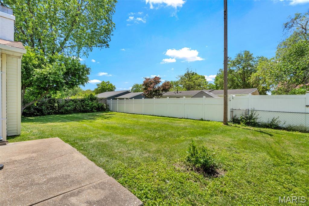 1366 Springhurst Drive Florissant, MO 63031 - Photo 6 of 30