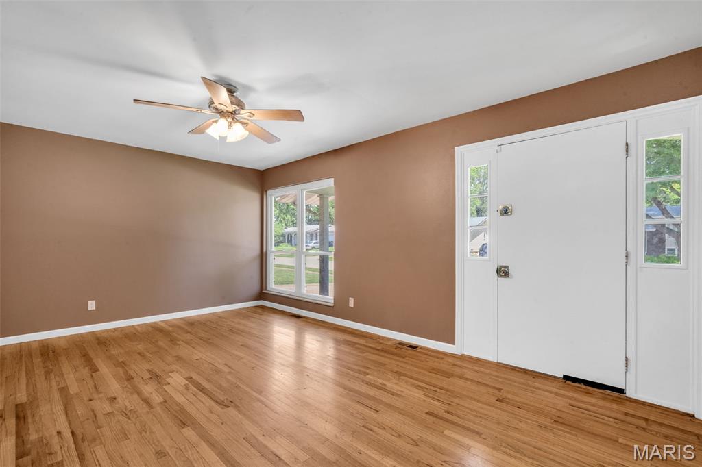 1366 Springhurst Drive Florissant, MO 63031 - Photo 7 of 30