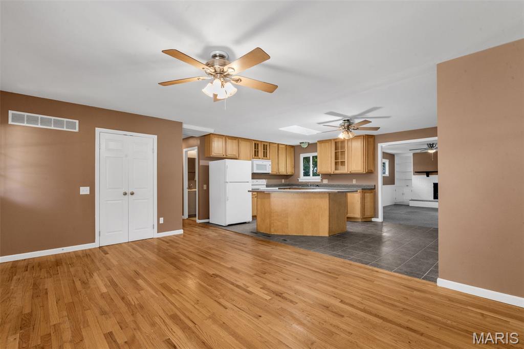 1366 Springhurst Drive Florissant, MO 63031 - Photo 8 of 30