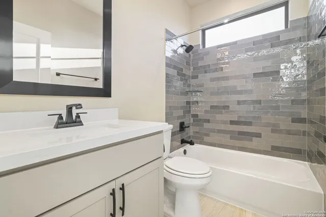 $949,900 | 220 Dulce Vista, Boerne, TX 78006