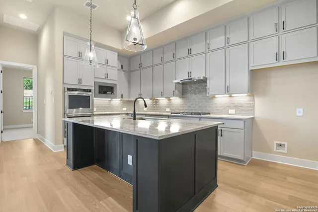 $949,900 | 220 Dulce Vista, Boerne, TX 78006