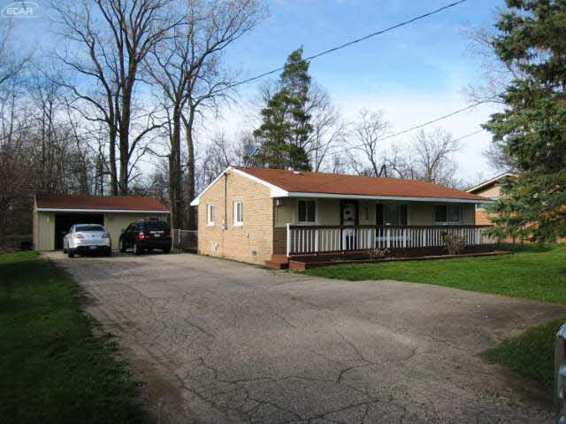 2458 North Long Lake Road Fenton, MI 48430 - Photo 1 of 30 21139932.JPG