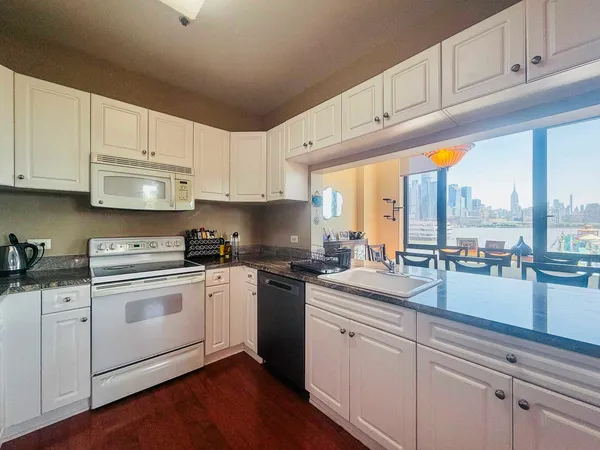 $6,500 | 2 Constitution Court, Unit 302, Hoboken, NJ 07030