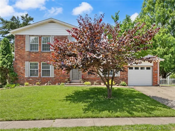 $200,600 | 1010 Woodbourne Drive, New Albany, IN 47150