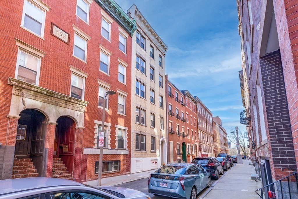 20 Sheafe Street Boston, MA 02113 - Photo 3 of 9