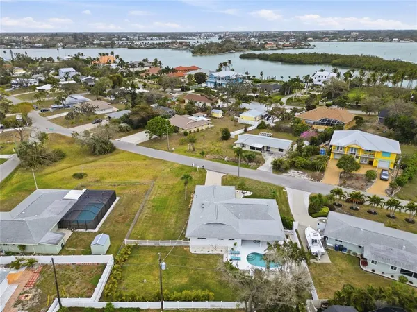 $700,000 | 514 Palm Avenue, Nokomis, FL 34275