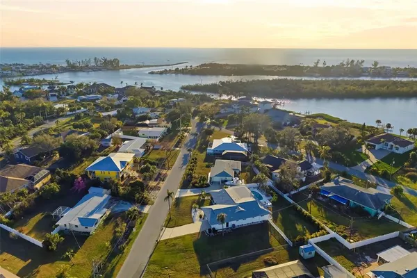 $700,000 | 514 Palm Avenue, Nokomis, FL 34275