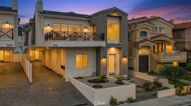 $2,150,000 | 2205 Marshallfield Lane, Unit A, Redondo Beach, CA 90278