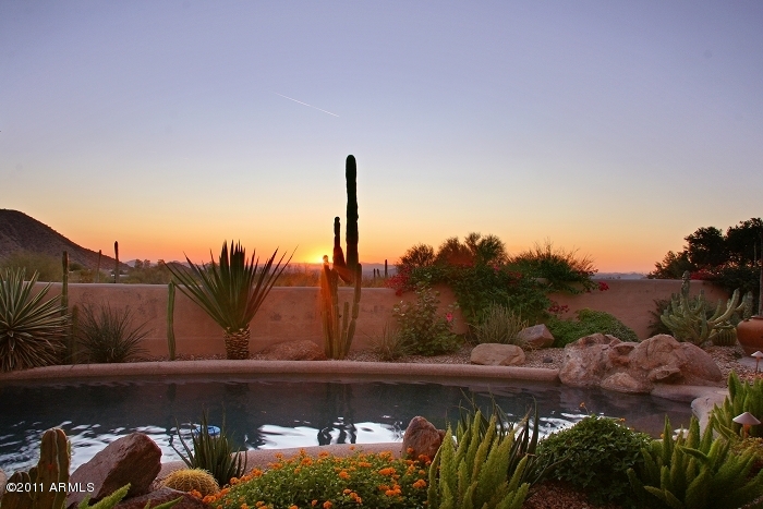 11059 East Turnberry Road Scottsdale, AZ 85255 - Photo 10 of 35 a view of a swimming pool with a table and chairs
