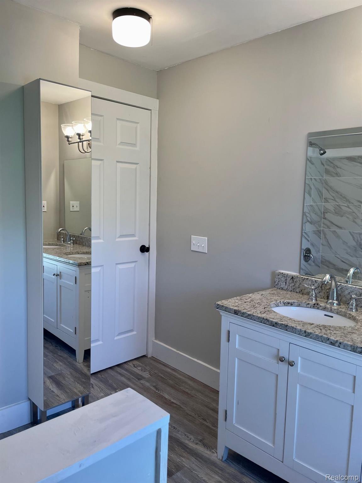 7273 Tucker Road Holly, MI 48442 - Photo 21 of 44 2nd Floor Full Bathroom (pic #1)