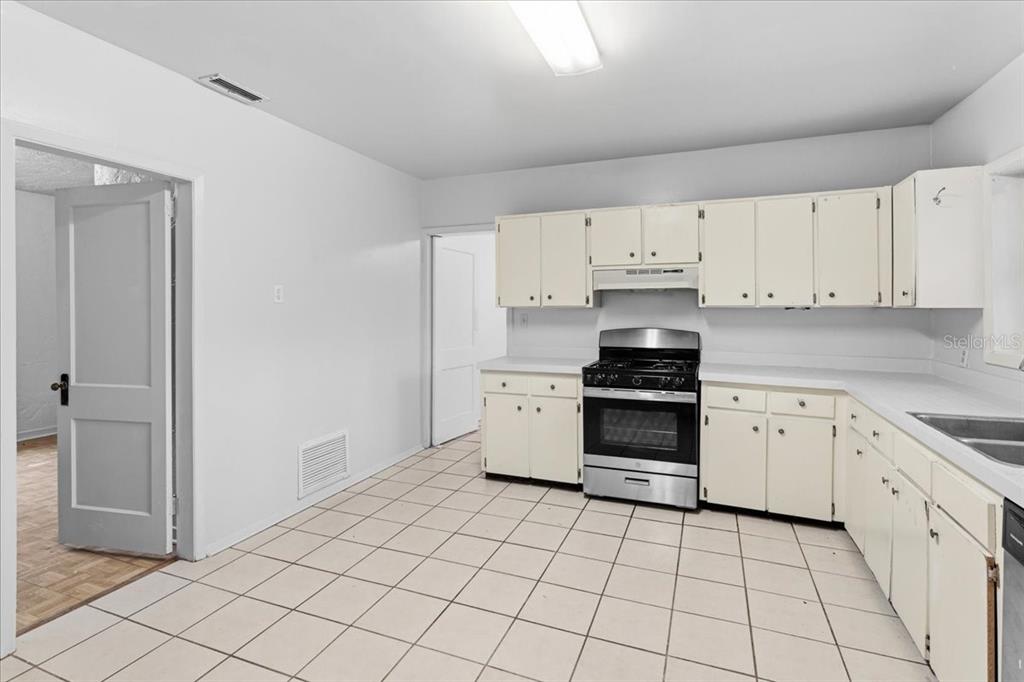 779 Northwest 37th Street Gainesville, FL 32607 - Photo 32 of 40