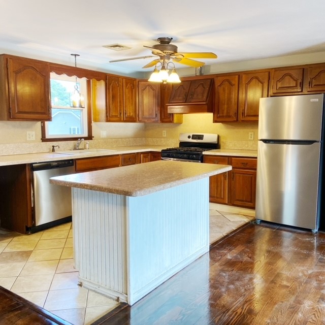35 Custer Street Warwick, RI 02889 - Photo 5 of 22 Gallery Image 5
