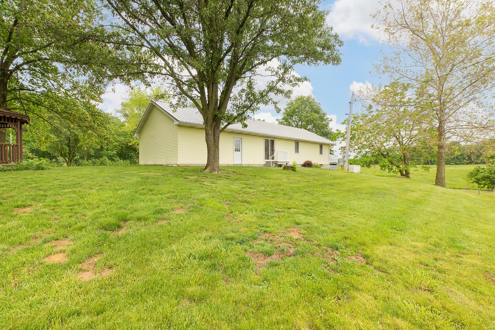 4279 F S Road Shipman, IL 62685 - Photo 19 of 51