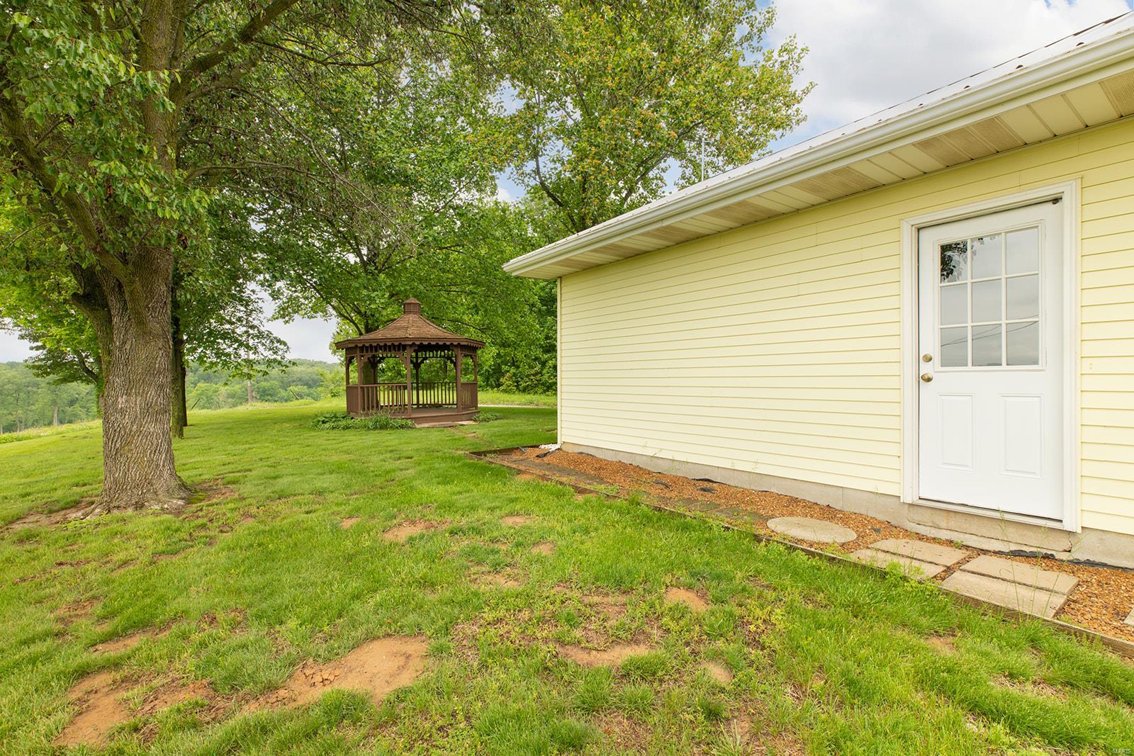 4279 F S Road Shipman, IL 62685 - Photo 24 of 51