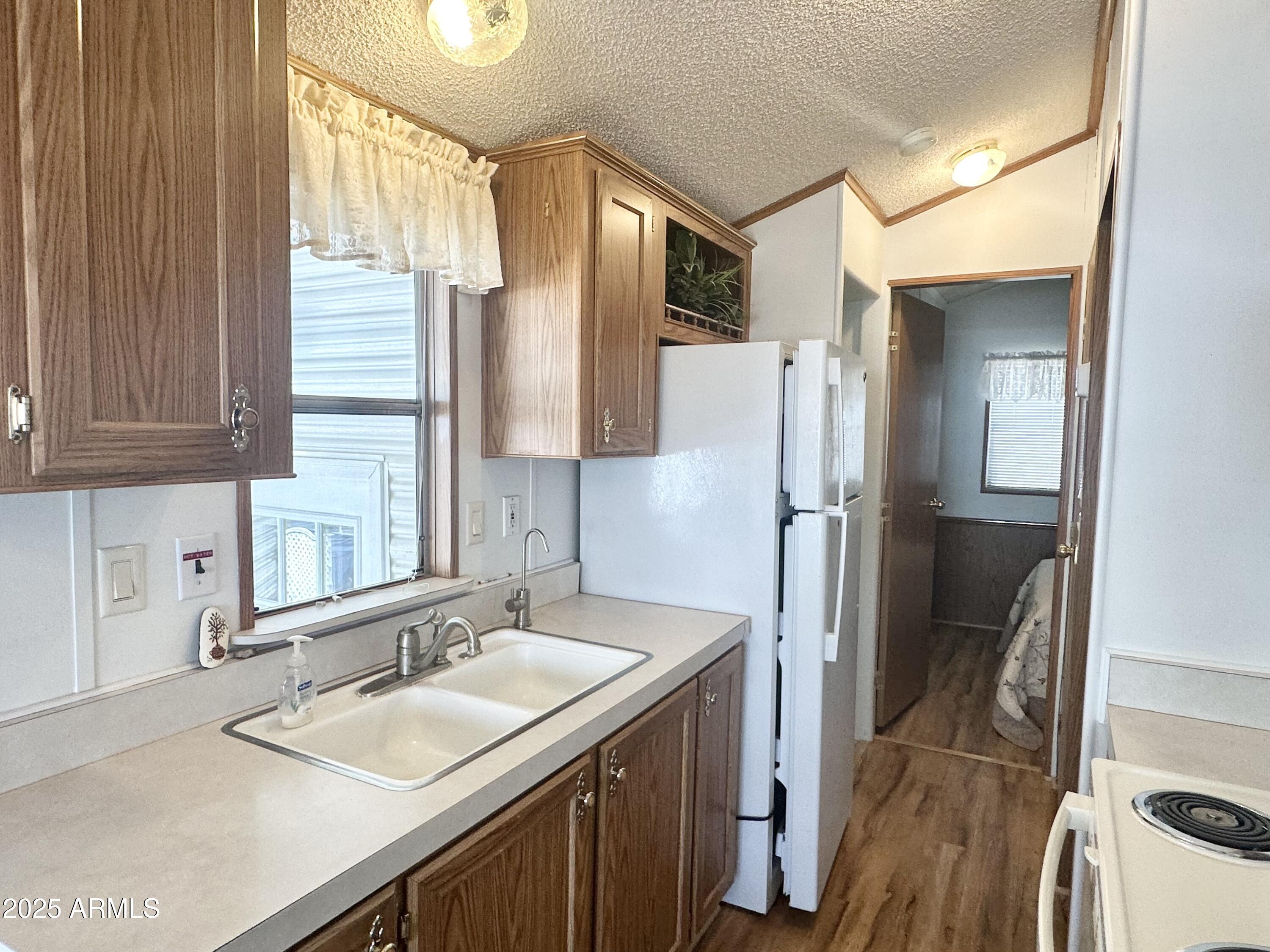 457 South Jasper Drive Apache Junction, AZ 85119 - Photo 15 of 51 WALK THROUGH KITCHEN