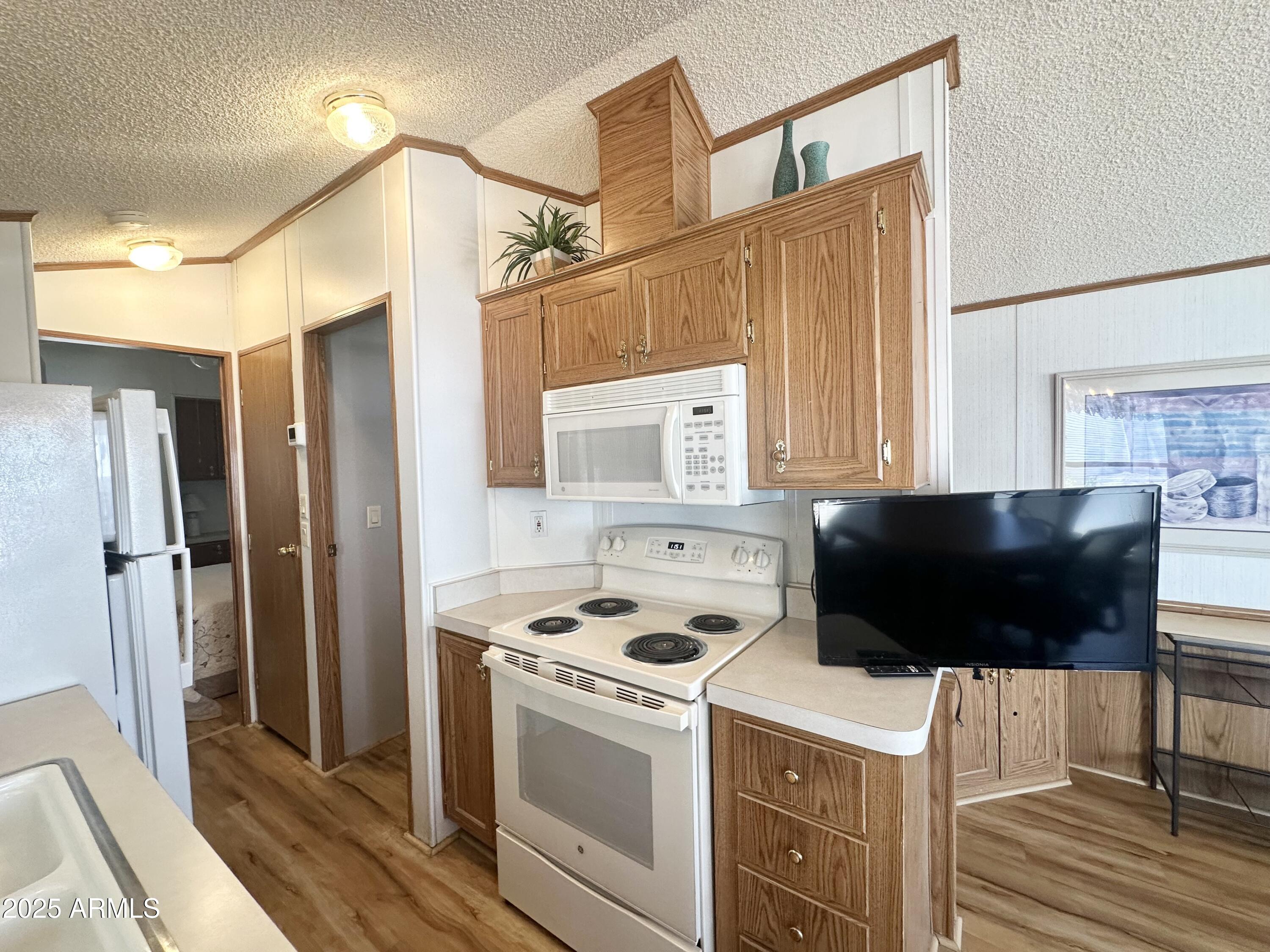 457 South Jasper Drive Apache Junction, AZ 85119 - Photo 16 of 51 FULL SIZE STOVE
