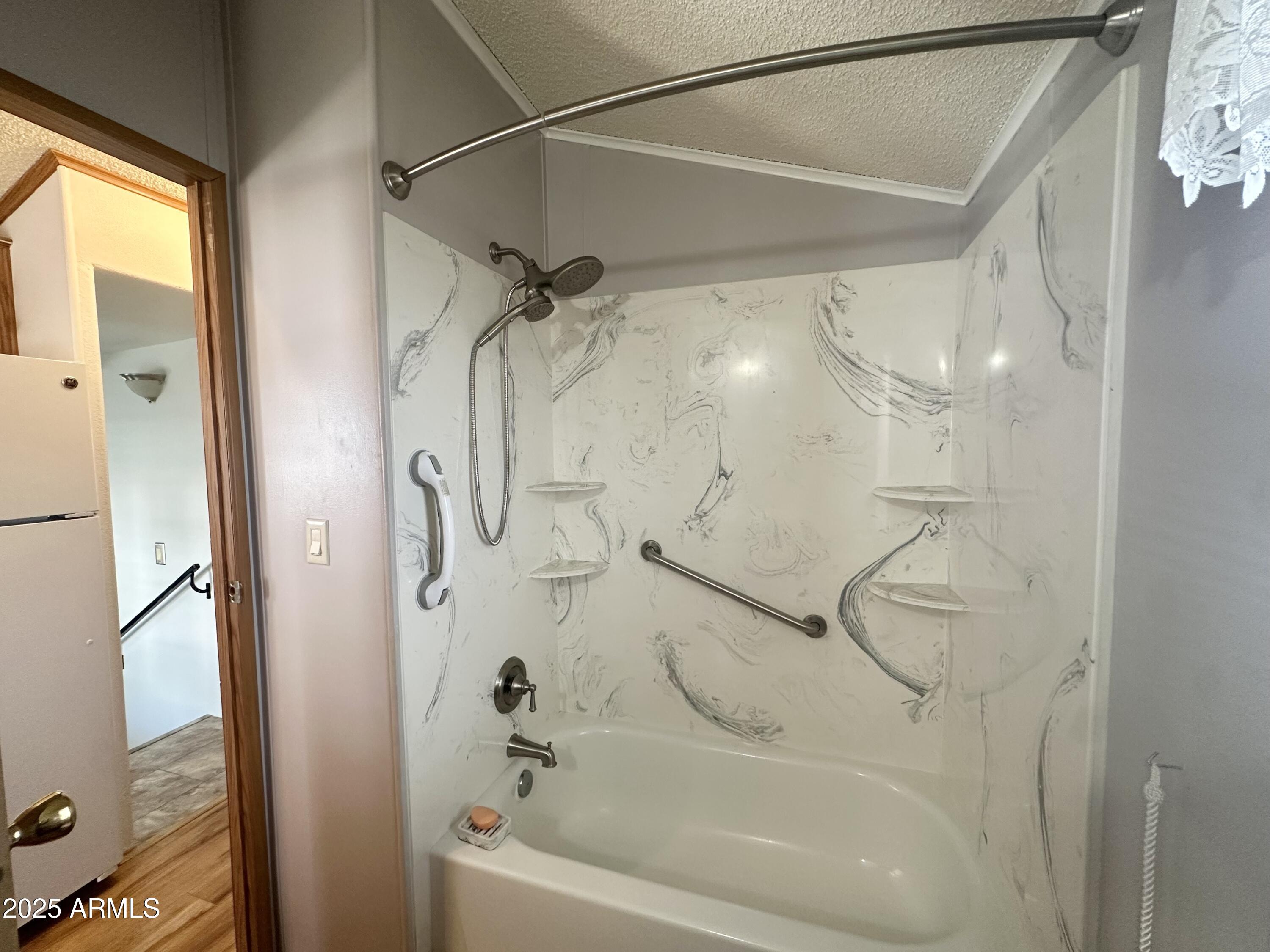 457 South Jasper Drive Apache Junction, AZ 85119 - Photo 22 of 51 NEWER SHOWER SURROUND