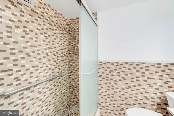 $2,200 | 4201 Cathedral Avenue Northwest, Unit 911W, Washington, DC 20016