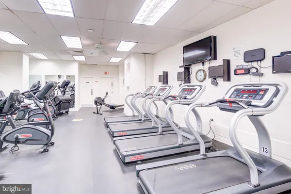 $2,200 | 4201 Cathedral Avenue Northwest, Unit 911W, Washington, DC 20016