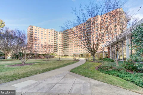 $2,100 | 4201 Cathedral Avenue Northwest, Unit 911W, Washington, DC 20016