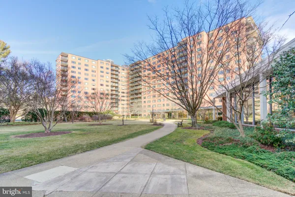 $2,200 | 4201 Cathedral Avenue Northwest, Unit 911W, Washington, DC 20016