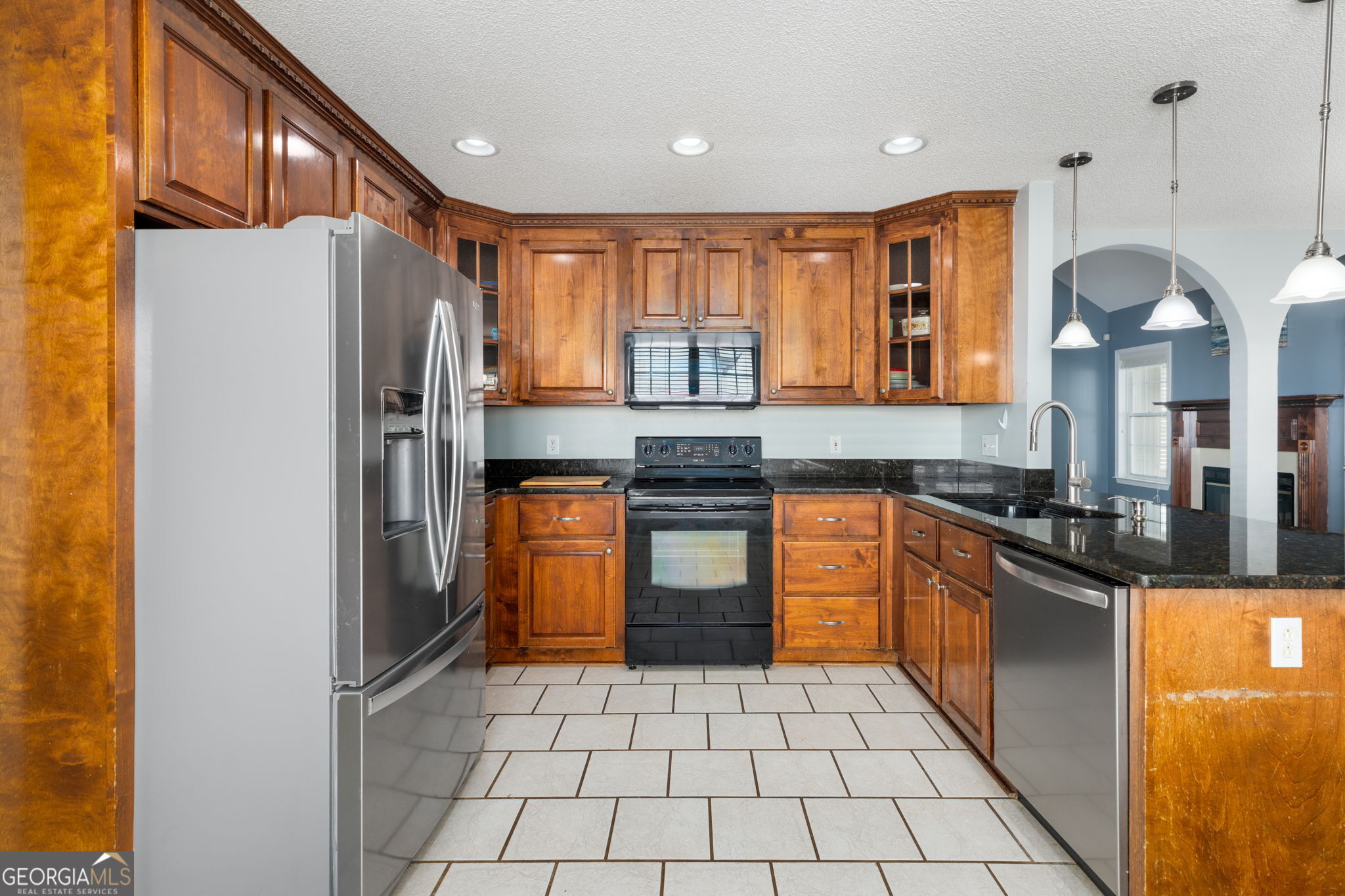 113 Hummingbird Lane Kathleen, GA 31047 - Photo 29 of 44 a kitchen with stainless steel appliances granite countertop a refrigerator a stove and a sink