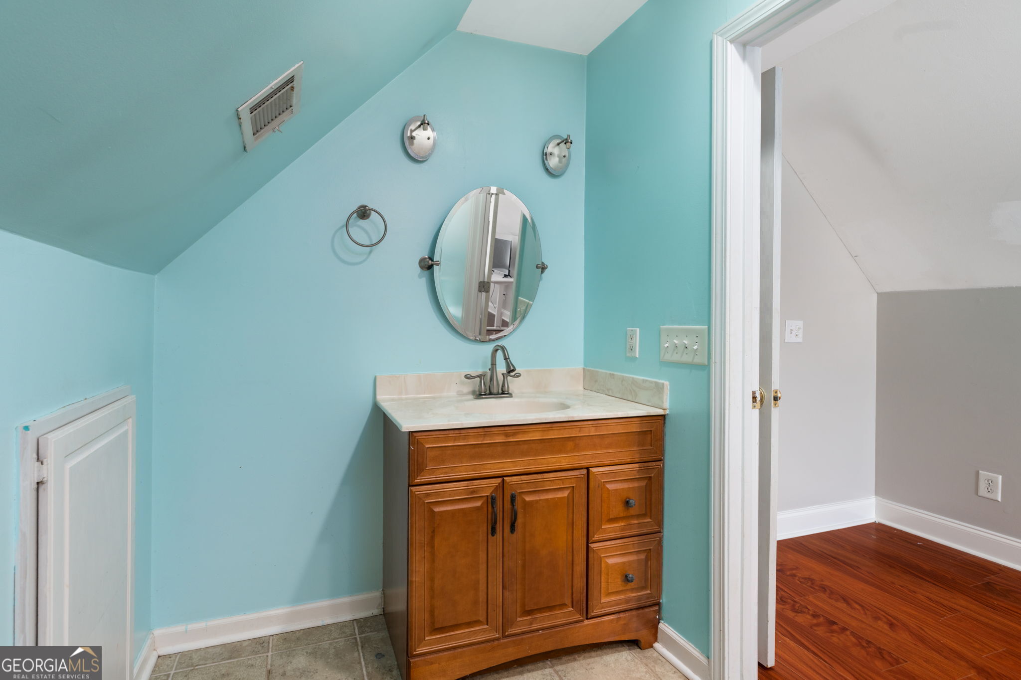 113 Hummingbird Lane Kathleen, GA 31047 - Photo 34 of 44 a view of a hallway with elevator