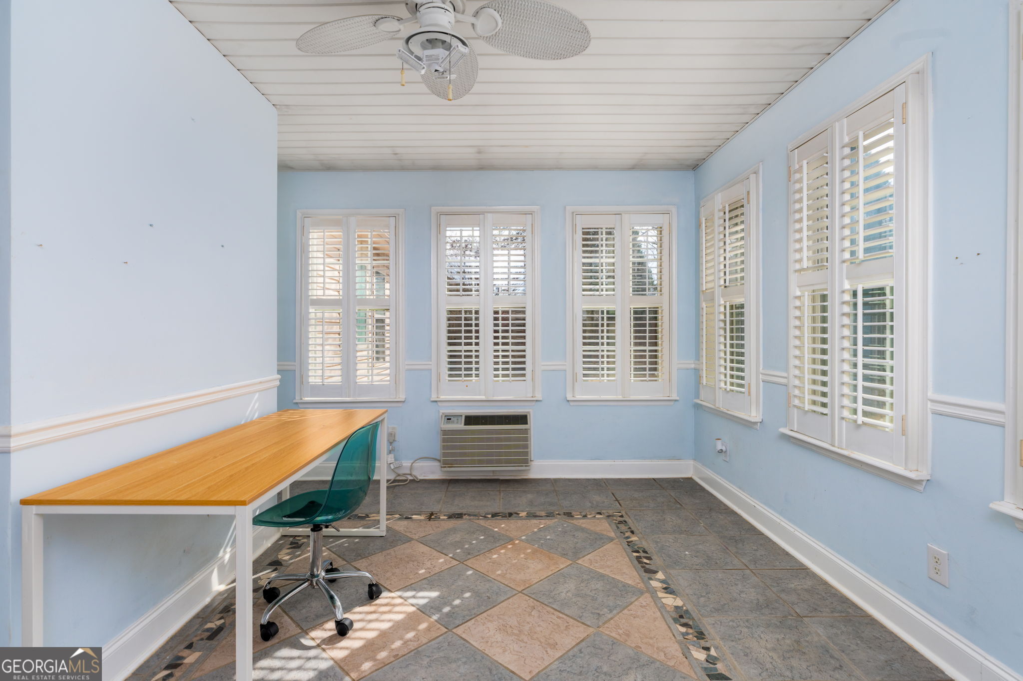 113 Hummingbird Lane Kathleen, GA 31047 - Photo 38 of 44 a room with windows