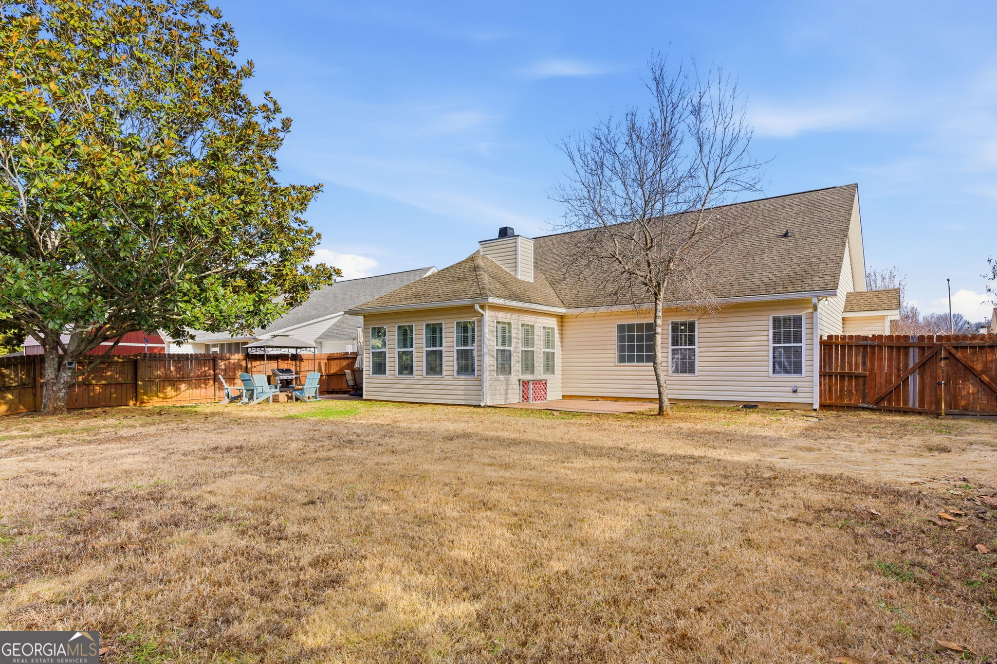 113 Hummingbird Lane Kathleen, GA 31047 - Photo 43 of 44 a front view of a house with a garden